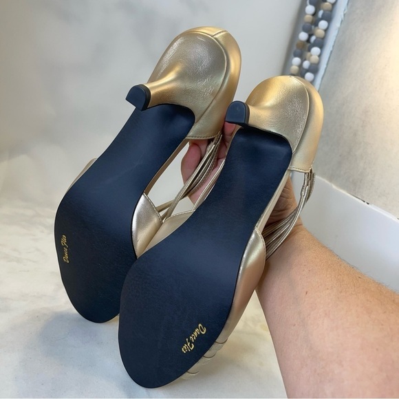 Easy Street Women's Oceana Pump, Gold Metallic, 9.5 Wide - Picture 6 of 14